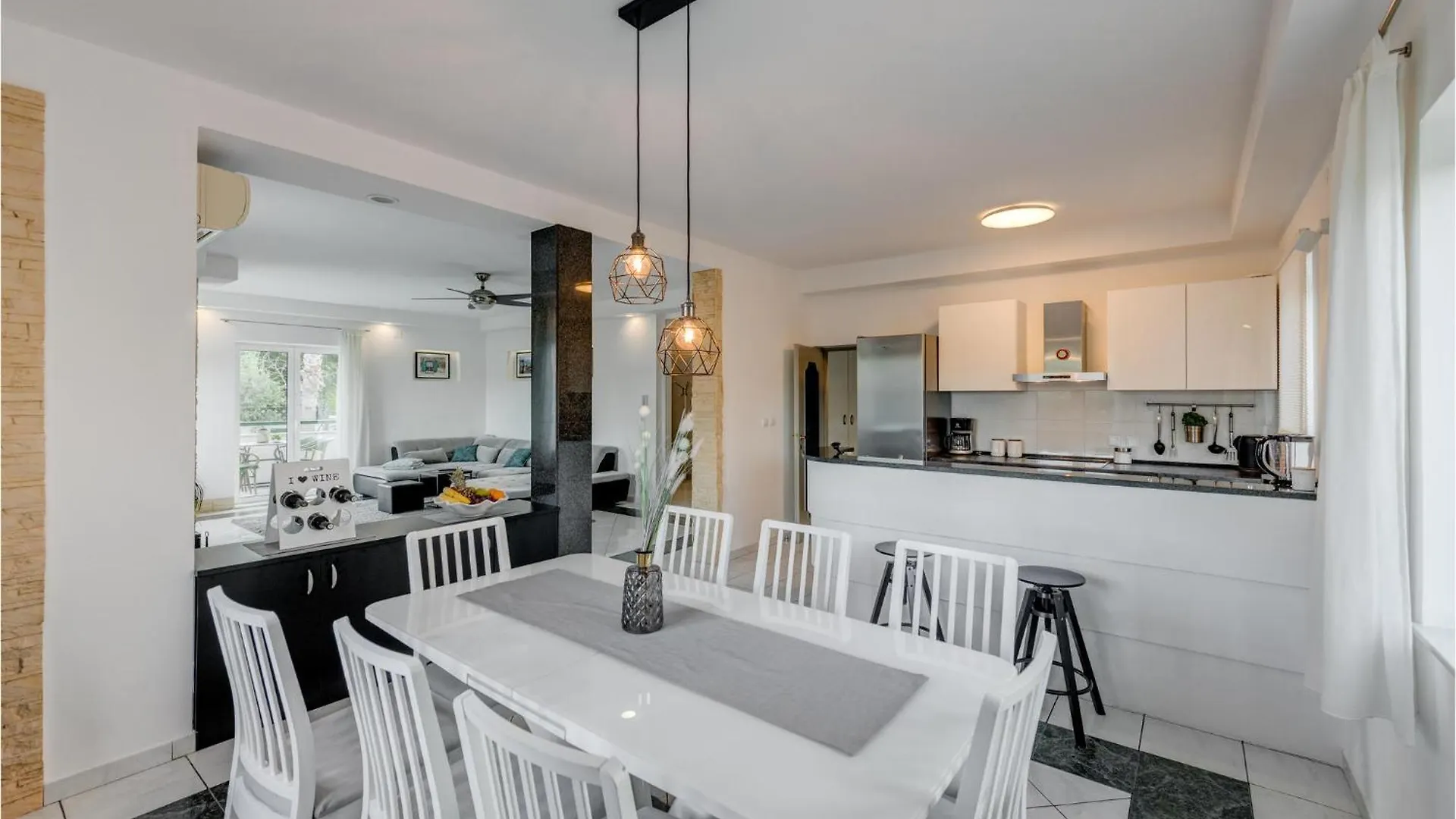 Nice Home In Split With Wifi Vikendica