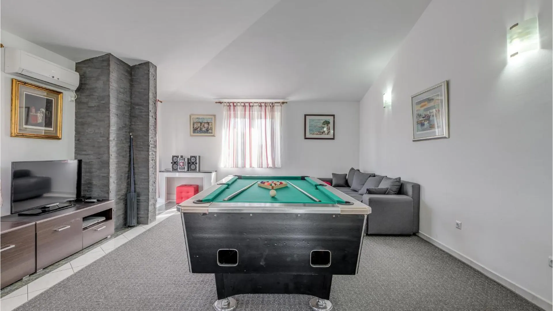 Nice Home In Split With Wifi Vikendica